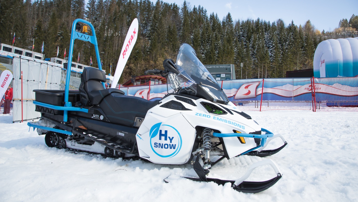 Slideshow Bild - Lynx HySnow - Das erste mit Wasserstoff-Brennstoffzellen betriebene Schneefahrzeug aus dem Hause Rotax.